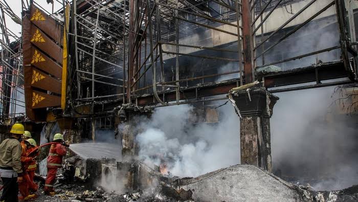 Gedung MPP Pekanbaru hangus terbakar akhir pekan lalu (foto/int)